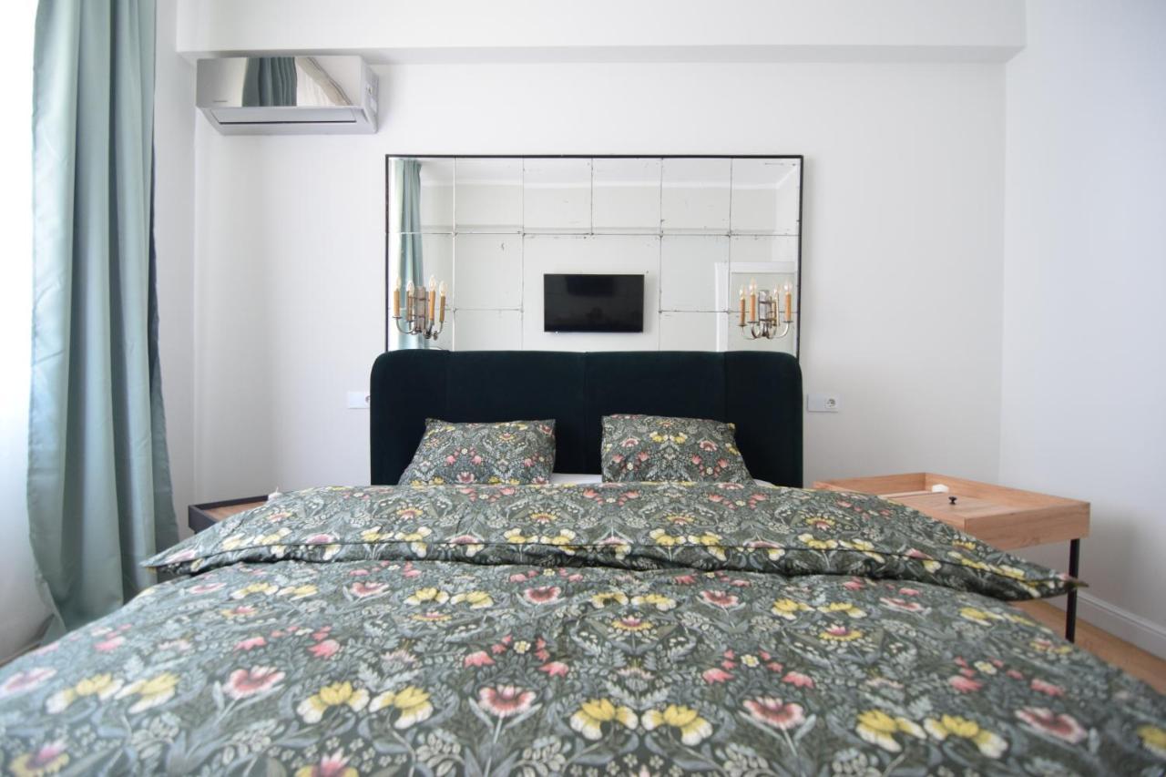 Beautiful Apartment In Old City Bukarest Kültér fotó