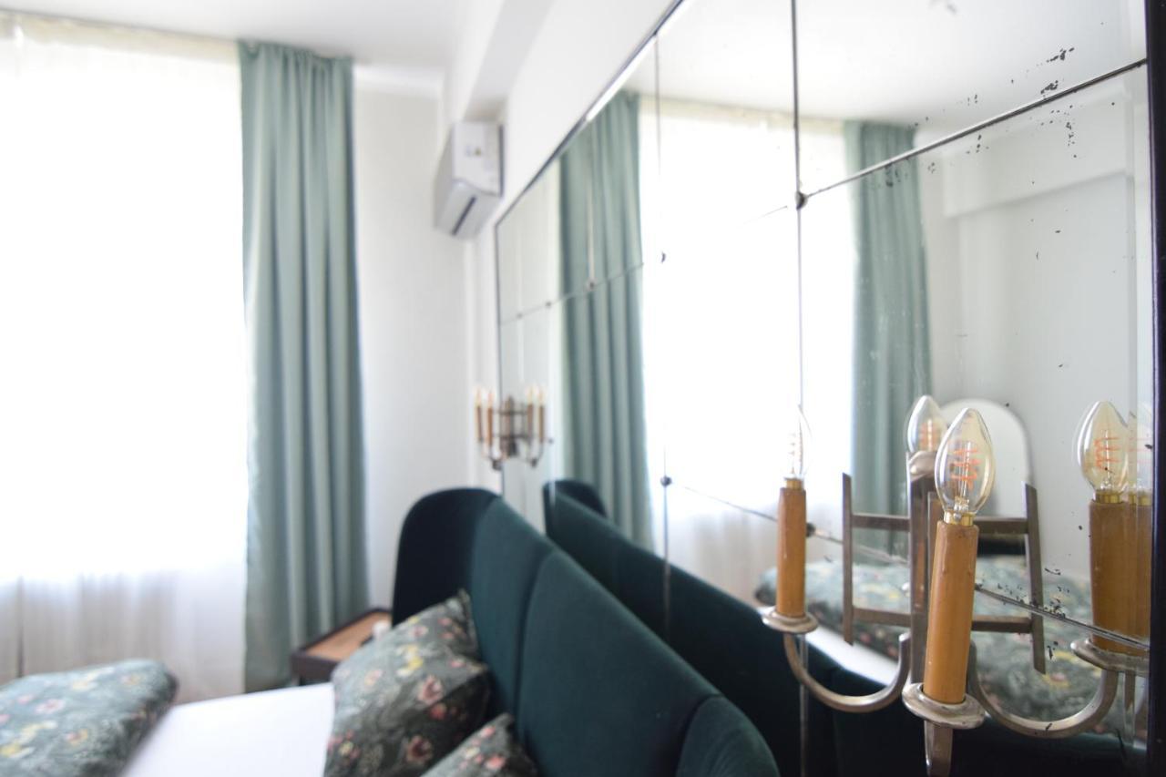 Beautiful Apartment In Old City Bukarest Kültér fotó