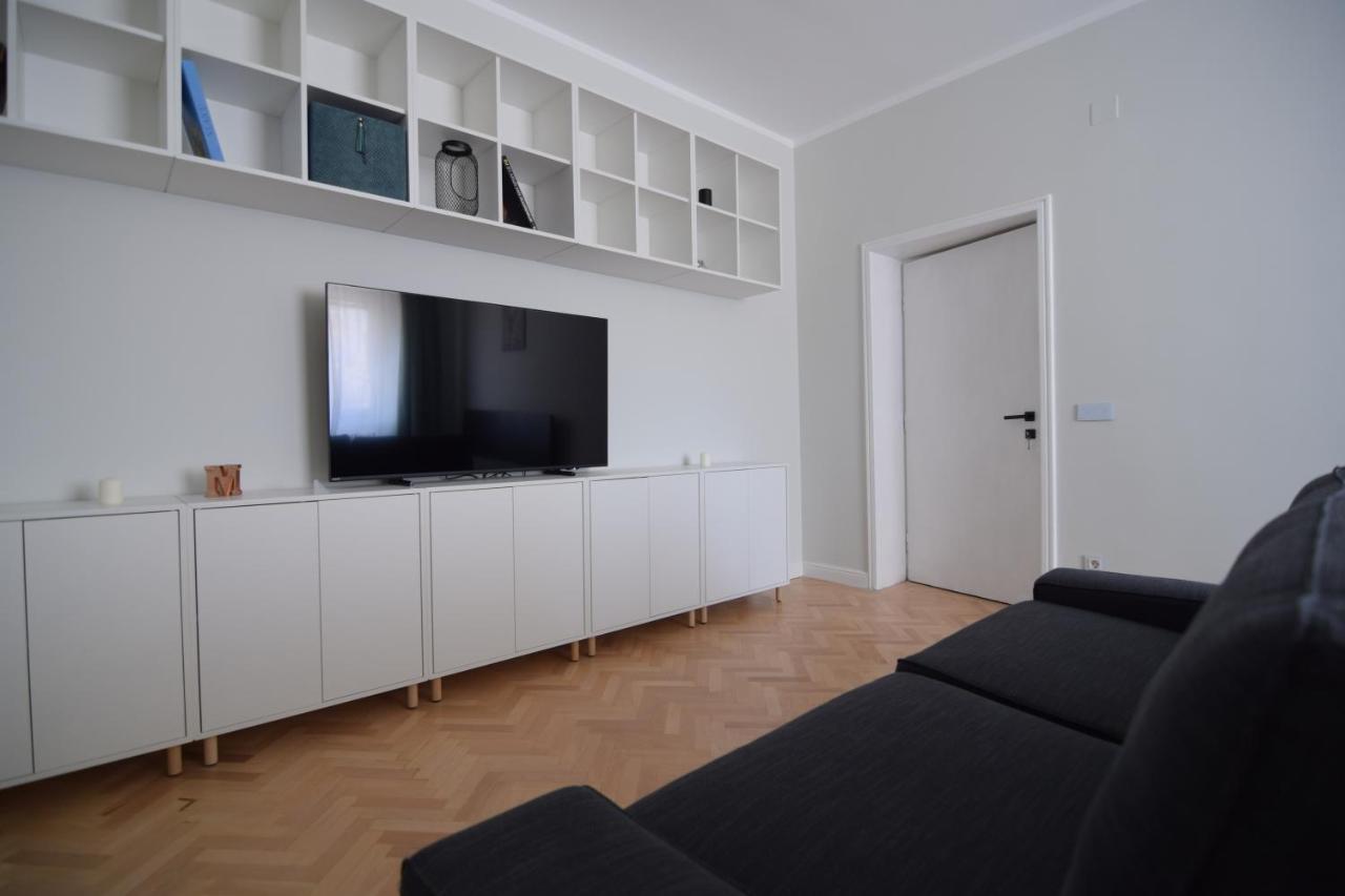 Beautiful Apartment In Old City Bukarest Kültér fotó