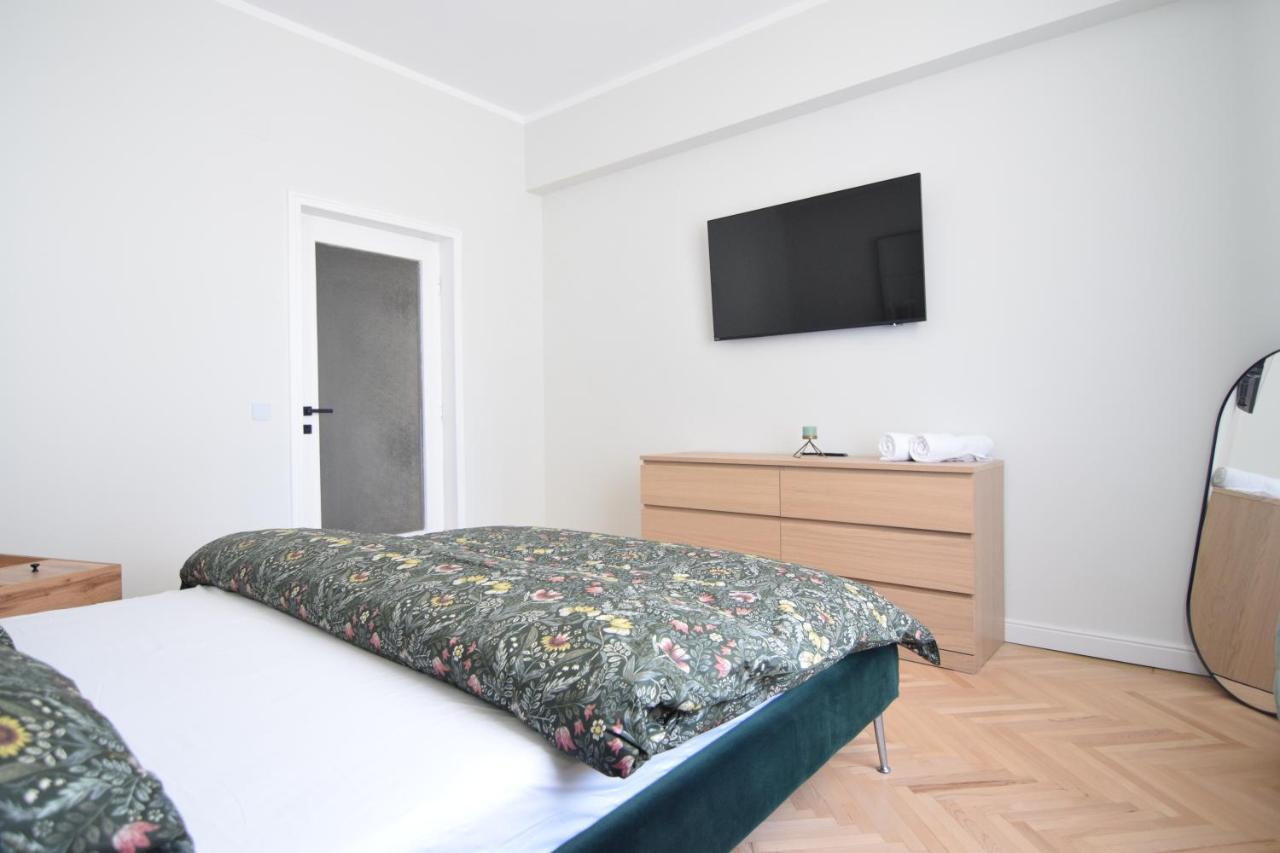 Beautiful Apartment In Old City Bukarest Kültér fotó
