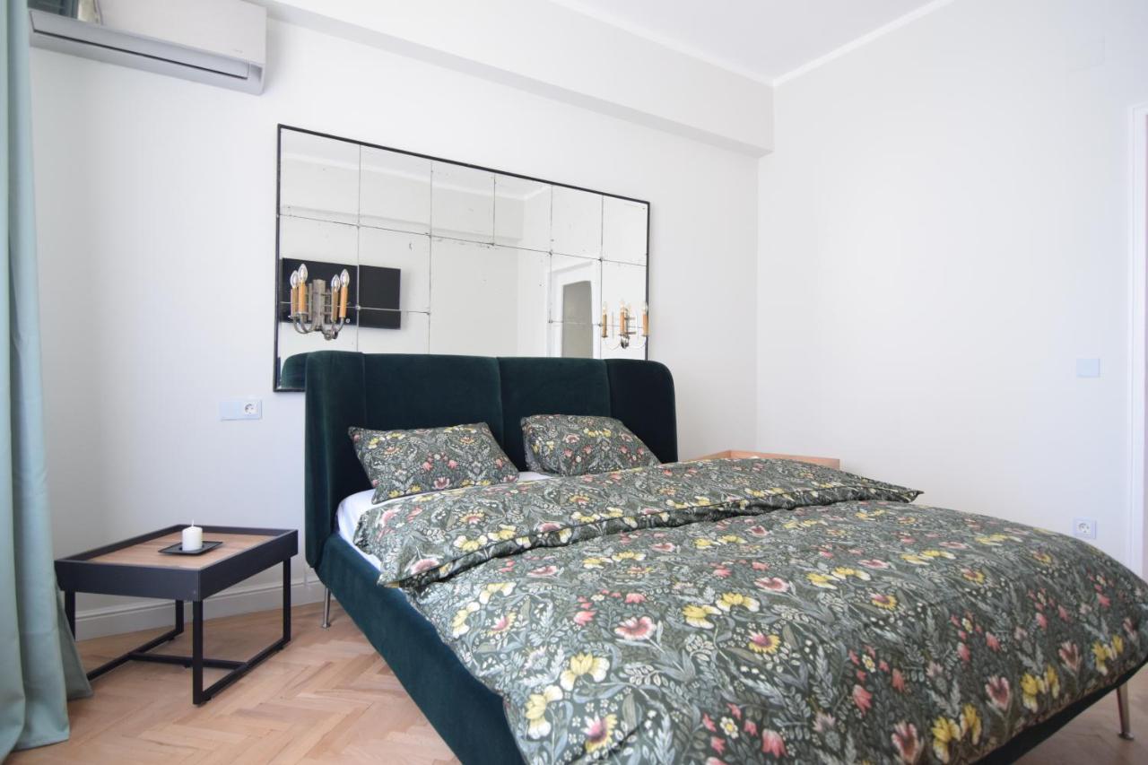 Beautiful Apartment In Old City Bukarest Kültér fotó